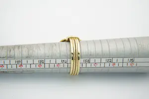 59 - Robuuste 18 krt gouden Surinaamse mattenklopper met doorlopend "touw" kopen? Bied vanaf 520!