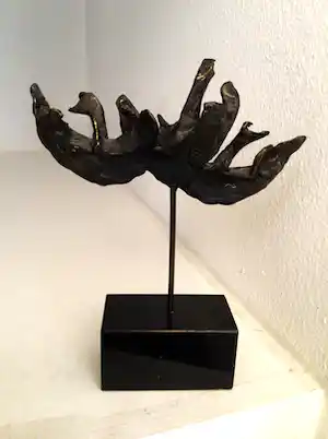 Bernadette Leijdekkers - Sculptuur “ WILDE ZWANEN “. Gesigneerd verkocht voor € 20!