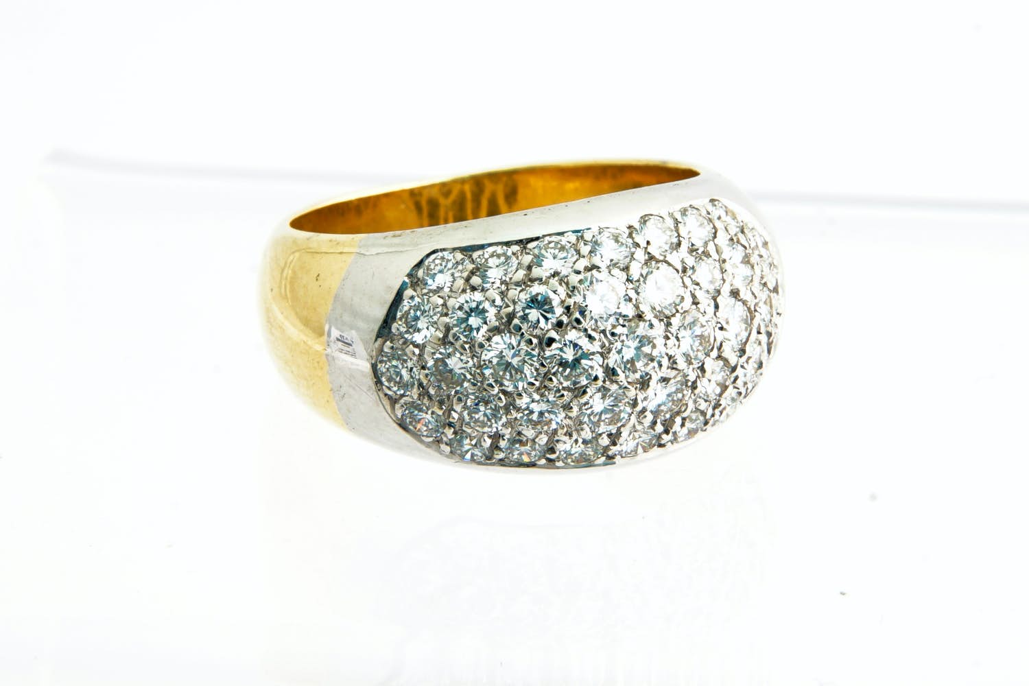 NV(72)- Excl.  18Krt Pavé ring met ca 2.20ct briljant geslepen topdiamant G/VS kopen? Bied vanaf 1490!