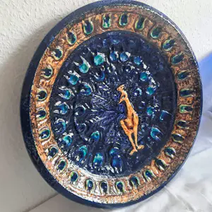 West Germany Ceramano - Wandteller Keramik mit Pfauenmotiv Mid-Century 1960er Jahre Größe 44 cm kopen? Bied vanaf 100!