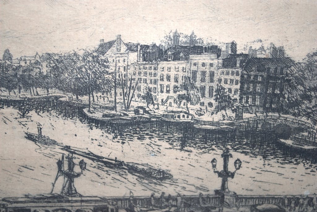 Toon Pluymers - Rond de Blauwbrug Amsterdam - mooi ingelijste ets, eigen druk door Toon Pluymers kopen? Bied vanaf 110!