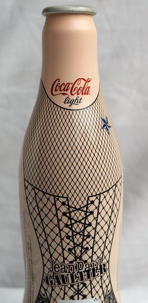 Jean Paul Gaultier - 2 flesjes van blik , Coca Cola – 2012 – Limited edition kopen? Bied vanaf 1!