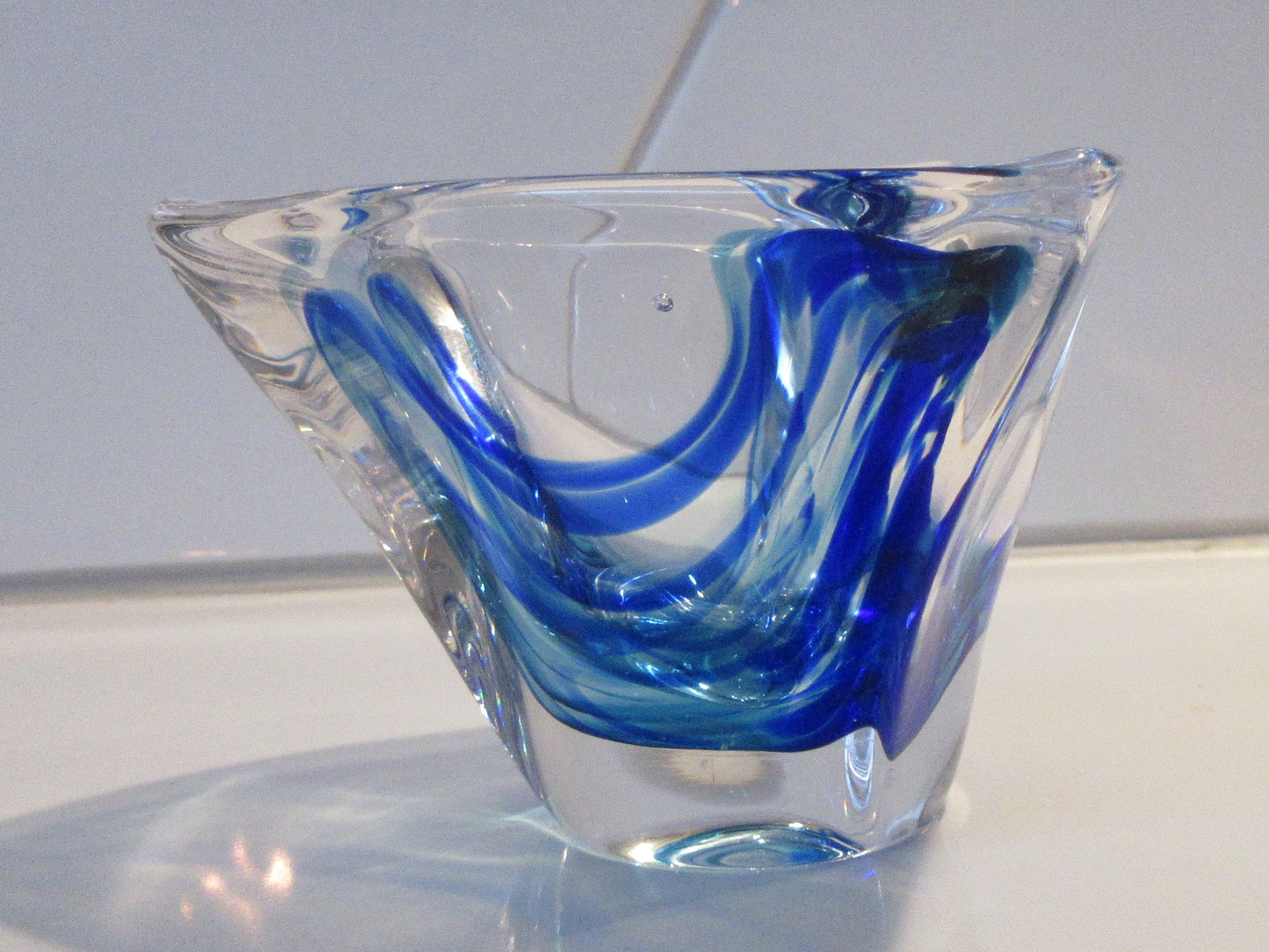 Max Verboeket - Mooi klein kunstglazen asbakje met blauwe slingers kopen? Bied vanaf 15!