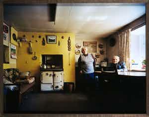 Bert Teunissen - C-Print, Europeans at Home, Domestic Landscapes - Ingelijst verkocht voor € 250!