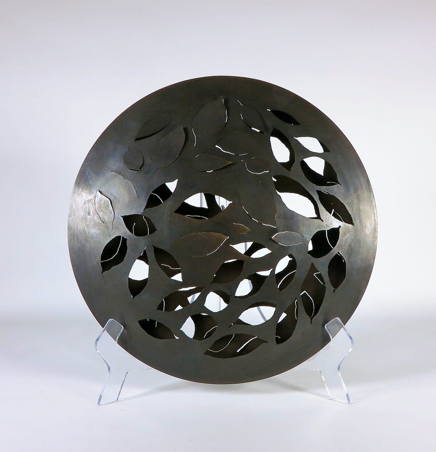 Niet of onleesbaar gesigneerd - Metalen wandsculptuur met bladmotief kopen? Bied vanaf 1!