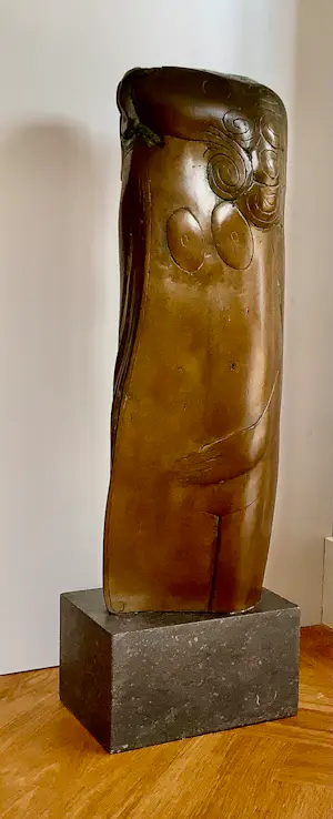 Hank Beelenkamp - Vrouw figuur met bloem kopen? Bied vanaf 1150!