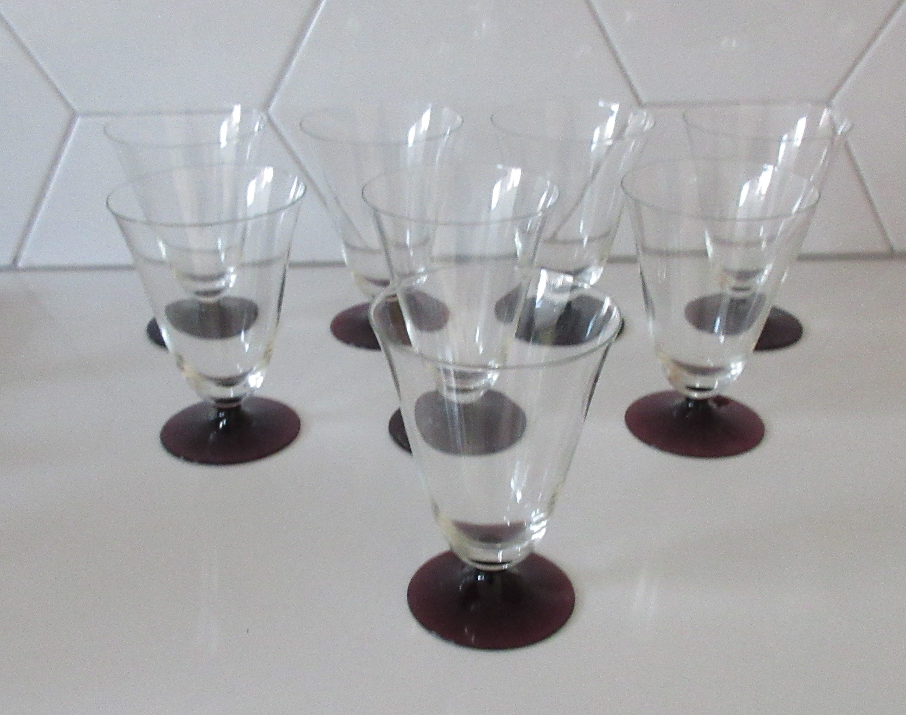 Willem Rozendaal - Acht bekers of kelken (klein model) servies Ajax met paarse voet kopen? Bied vanaf 25!