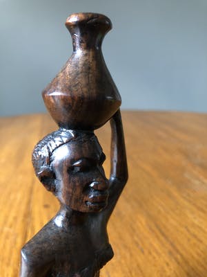 Niet of onleesbaar gesigneerd - Afrikaanse waterdrager kopen? Bied vanaf 1!