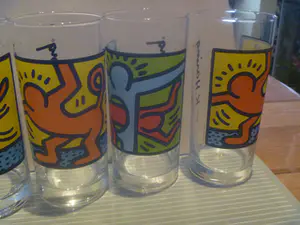 Keith Haring - enkele glazen met illustraties van Keith kopen? Bied vanaf 1!