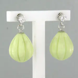 18k gouden oorhangers met limoen chrysopraas en briljant geslepen diamant kaufen? Bieten Sie von 385!