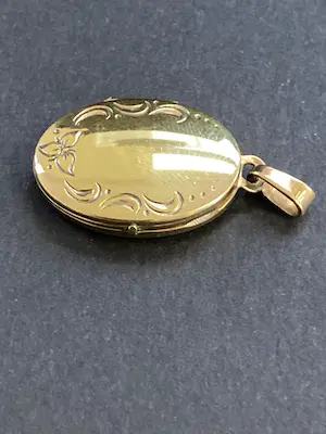 18 karaats geelgouden bewerkt medaillon kopen? Bied vanaf 145!