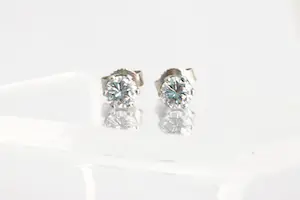 162- Prachtige set 14 krt gouden dames oorstekers met ca 0.80ct (G/si1) diamant. kopen? Bied vanaf 630!