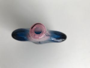 Mdina kunstglas - Michael Harris Mdina Fish vaas / Axe head vaas roze blauw kopen? Bied vanaf 105!