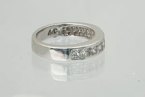 1311 - Massief 14 krt witgoud & diamanten (1.00ct princess cut) rijring kopen? Bied vanaf 390!