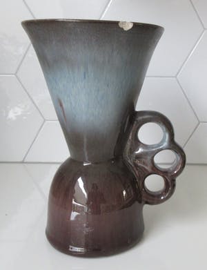 Aardewerkfabriek Katwijk en Klinkenberg Zeist - Art deco Oorvaas met stroomglazuur kopen? Bied vanaf 1!