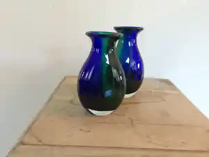 Floris Meydam - 2 blauw groene vaasjes verkocht voor € 50!