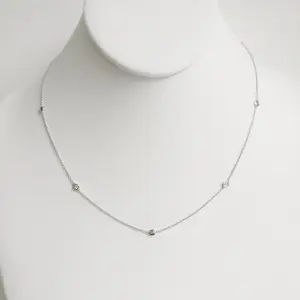 AcheterDiamanten halsketting? Enchérissez de 565!