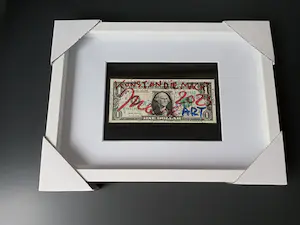 Jonathan Meese - Ingelijst bewerkt Dollarbiljet (‘Kunst an die Macht’) kopen? Bied vanaf 99!