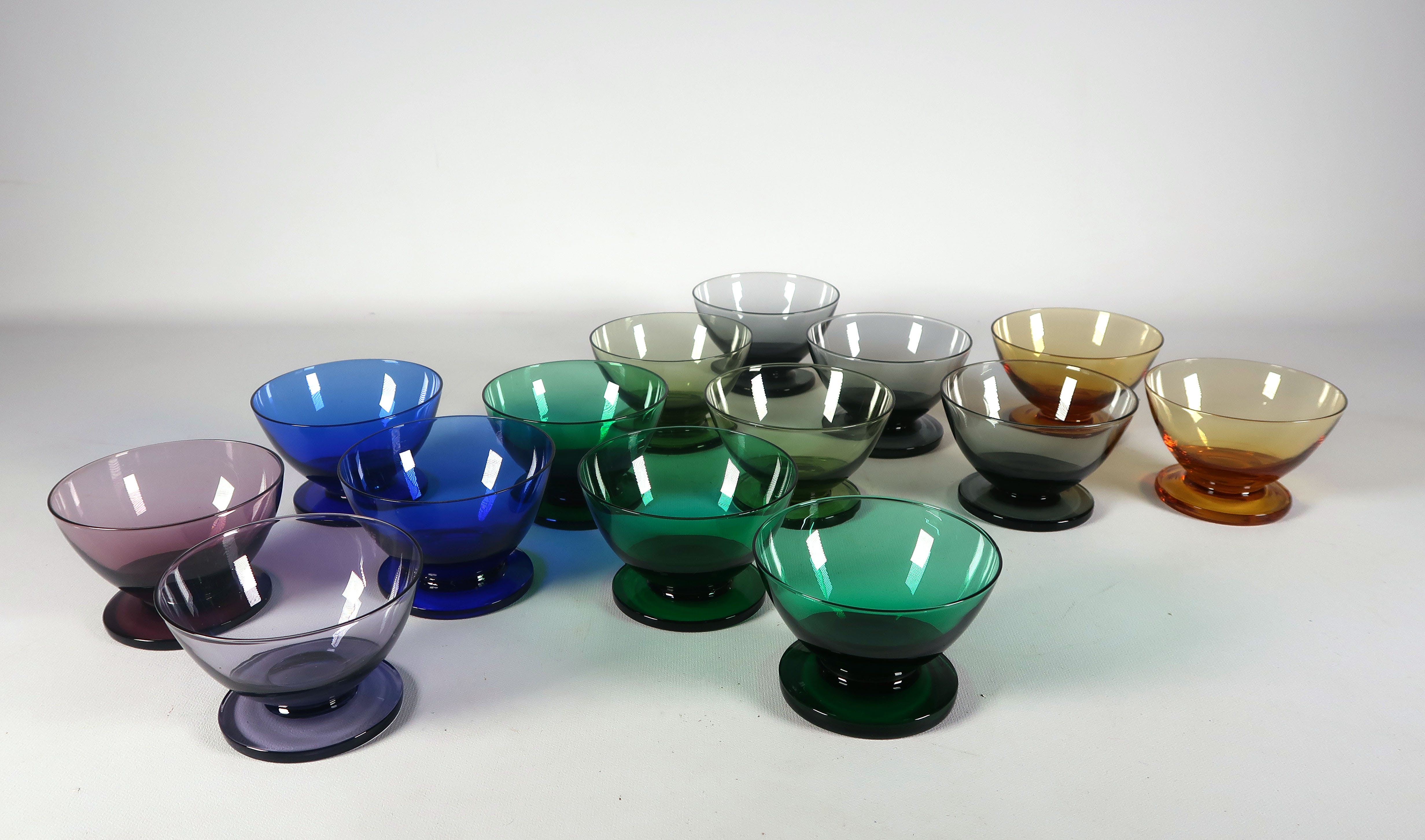 Max Verboeket - Kristal, 14 vruchtencoupes ''Carnaval'', door Kristalunie Maastricht verkocht voor € 30!