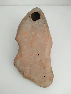 Niet of onleesbaar gesigneerd - oud beeld van een meisje met vlecht, terra cotta kopen? Bied vanaf 1!