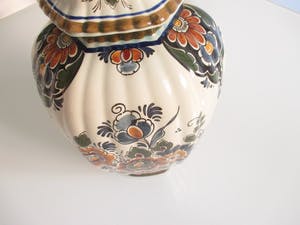 Plateelbakkerij Flora - Grote dekselvaas met polychrome beschildering kopen? Bied vanaf 22!