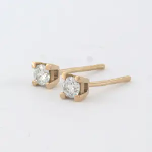 18k rosé gouden solitair oorknoppen met briljant geslepen diamant tot. 0.12ct kopen? Bied vanaf 220!
