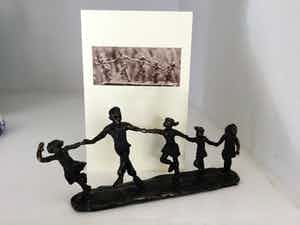 Astrid Veldhuyzen-Koppen - Bronzen sculptuur “ Kinderspel “ verkocht voor € 30!