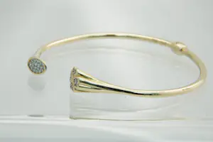 50 - Sierlijke 14 karaat geel gouden klem - armband met klavertje vier kopen? Bied vanaf 200!