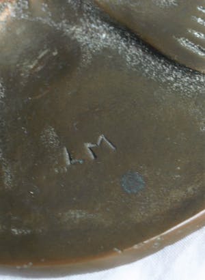 Brons (Onbekend) - Bronzen beeld , Naakte vrouw – gesigneerd ‘LM” – hoogte 46 cm. kopen? Bied vanaf 1!