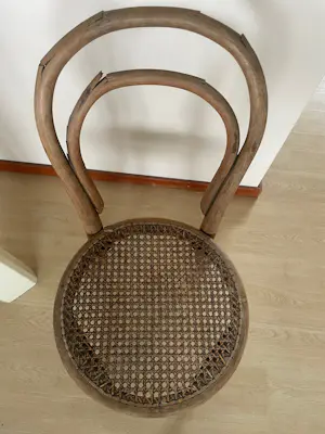 Ingrid Smuling - Meisjes pop op thonet stoeltje. kopen? Bied vanaf 1500!