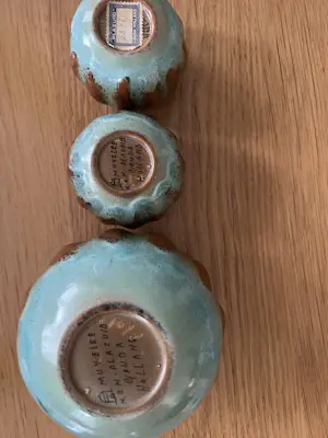 Plateelbakkerij Zuid-Holland - Set van 3 vintage Plazuid Gouda aardewerk vaasjes – “Muwelee” glazuur kopen? Bied vanaf 35!