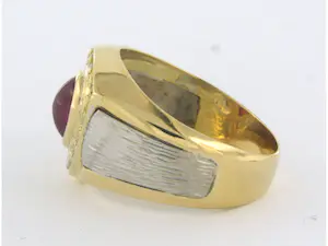 18k bicolour gouden ring bezet met robijn en briljant geslepen diamant 0.21 ct kopen? Bied vanaf 550!