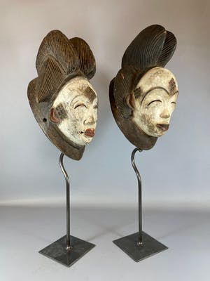 Punu - 2 Old Tribal used African Punu mask with 2 stands - Gabon kopen? Bied vanaf 150!