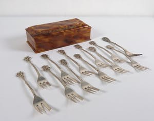 Lot van 12 zilveren gebaksvorkjes met bloemen kopen? Bied vanaf 100!