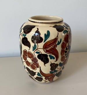 Niet of onleesbaar gesigneerd - Italiaanse Jugendstil aardewerken vaas kopen? Bied vanaf 1!