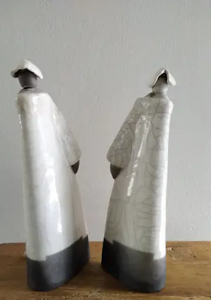 Niet of onleesbaar gesigneerd - 2 abstracte sculpturen, keramiek kopen? Bied vanaf 1!