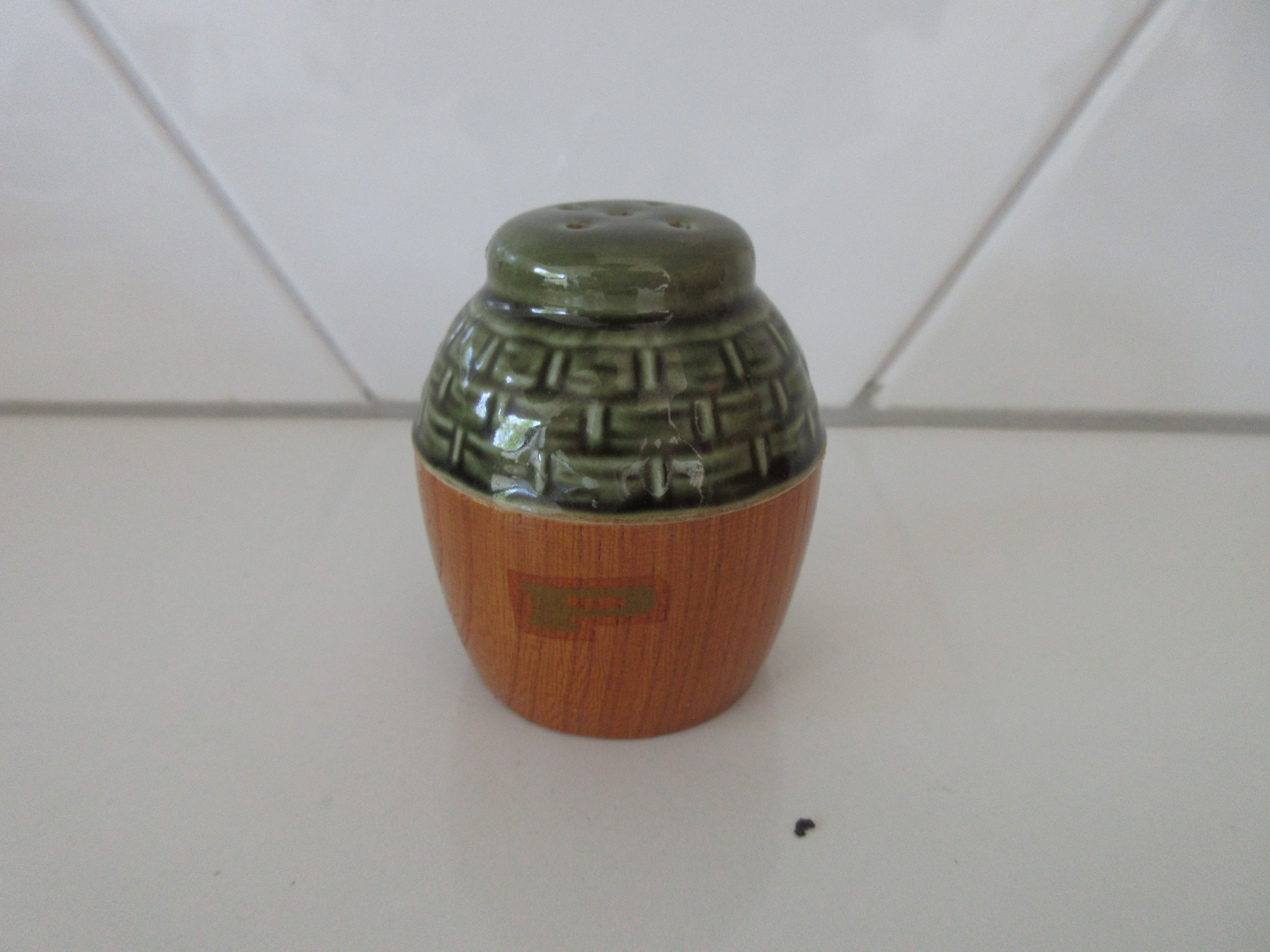 Niet of onleesbaar gesigneerd - Vintage Japans seventies groen aardewerken en houten tafelset kopen? Bied vanaf 1!