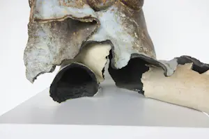 Erik Dejonckheere - Keramiek, Gehavende vrouw na oorlogstijd kopen? Bied vanaf 400!