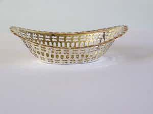 Niet of onleesbaar gesigneerd - Verzilverd Ajour bewerkte broodmand - A&R Sheffield - Engeland verkocht voor € 1!
