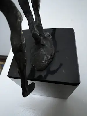 Corry Ammerlaan - Bronzen sculptuur | Aan het dansen kopen? Bied vanaf 20!