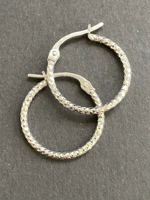 18 karaats witgouden creolen, gediamanteerd kopen? Bied vanaf 79!