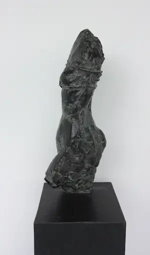 Kiny Copinga - Brons, Vrouwelijke torso in draad gewikkeld (Groot!) kopen? Bied vanaf 1400!