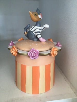 Rosina Wachtmeister - Grote sierdoos met kattenbeeld “ Lea “ kopen? Bied vanaf 55!