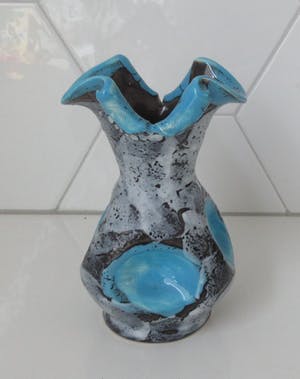 Vallauris Keramiek - Twee Sixties lichtblauwe Fatlava vaasjes kopen? Bied vanaf 1!