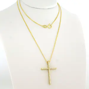 14k geelgouden collier met kruishanger bezet met diamant 0.27 ct kopen? Bied vanaf 440!