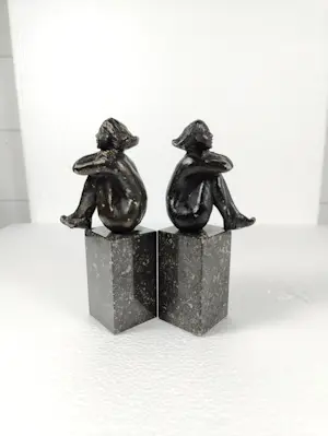 Niet of onleesbaar gesigneerd - A beautiful bronze statue of Dreamer kopen? Bied vanaf 1!