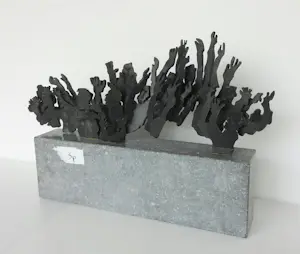 Linda Verkaaik - Groot beeld van brons op hardstenen sokkel, The Wave kopen? Bied vanaf 400!