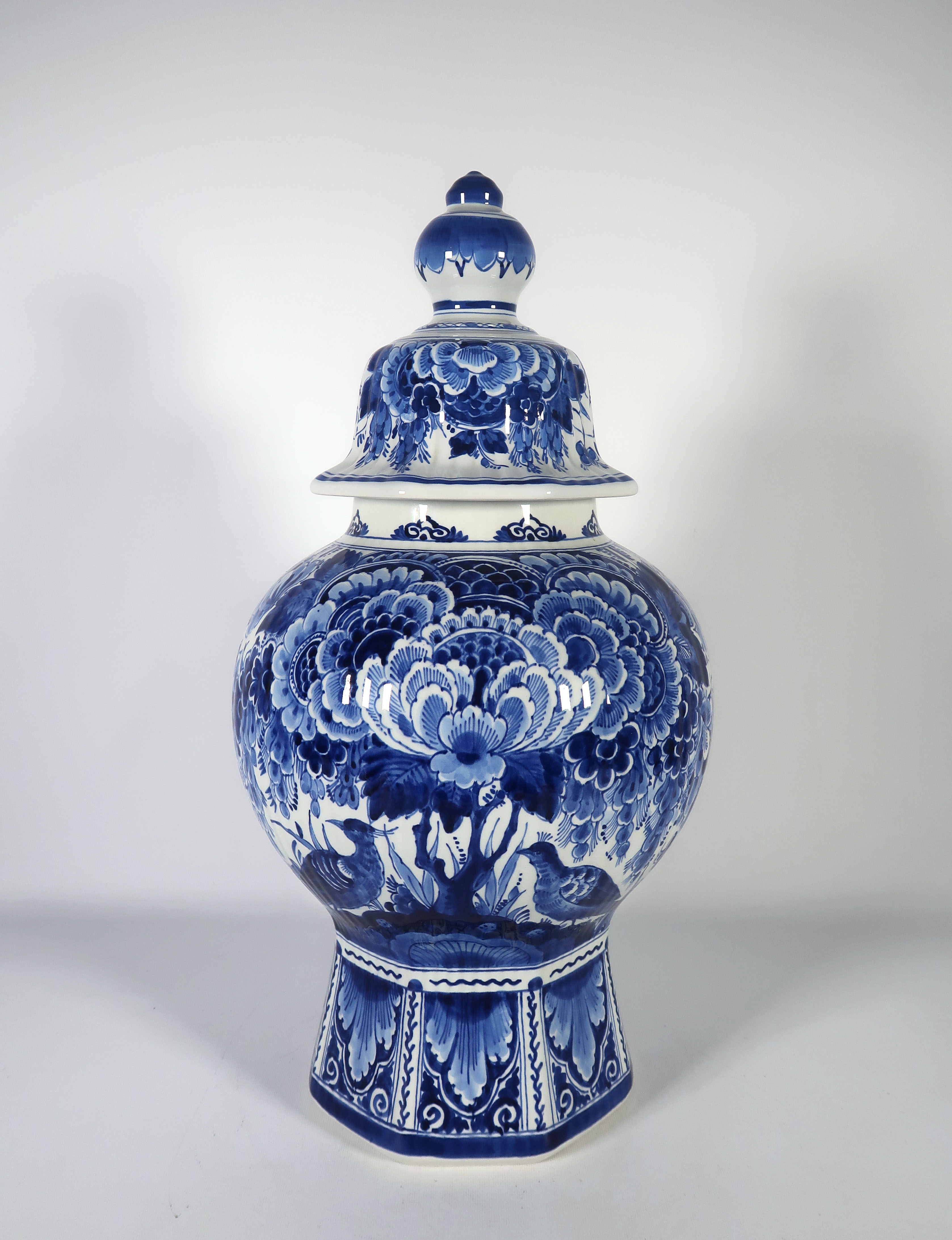Porceleyne Fles (Royal Delft) - Aardewerk, Dekselvaas  verkocht voor € 200!