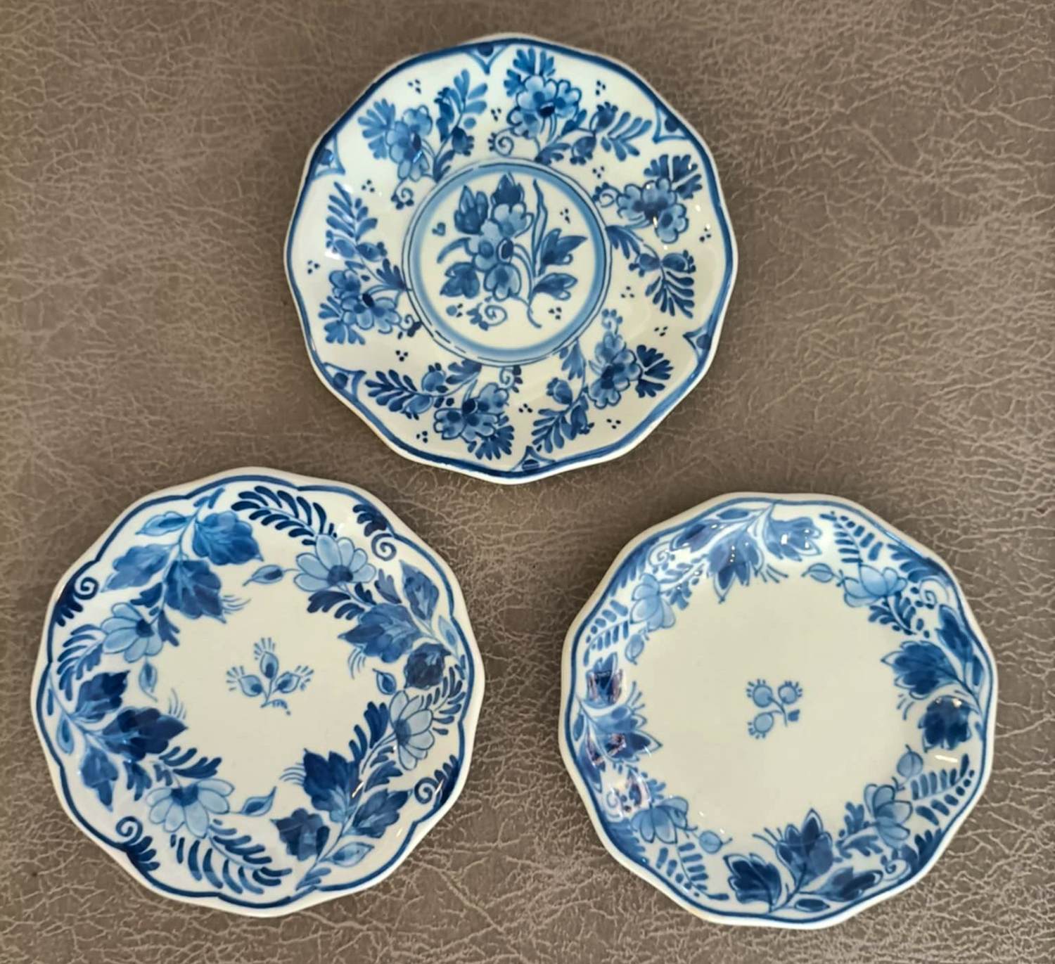 Porceleyne Fles - 3 mini-wandborden 1887, 1961, 3 x 10 x 10 cm verkocht voor € 10!