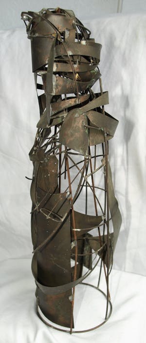 Niet of onleesbaar gesigneerd - Beeld van blik en ijzerdraad, “Koningin” – 34 cm hoog kopen? Bied vanaf 10!